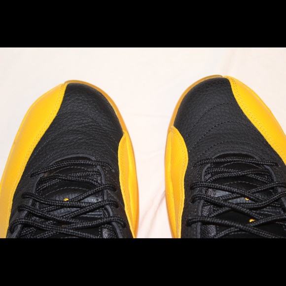 Jordan 12 University Gold - Picture 2 of 12